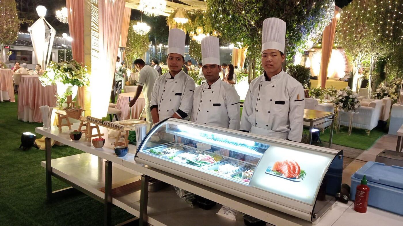 Sushiya live sushi counter at wedding